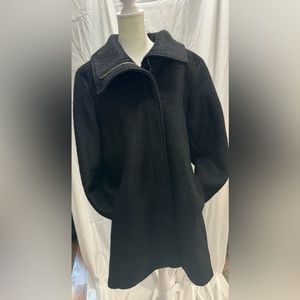 Like New, Women’s Nine West long coat with gold zipper